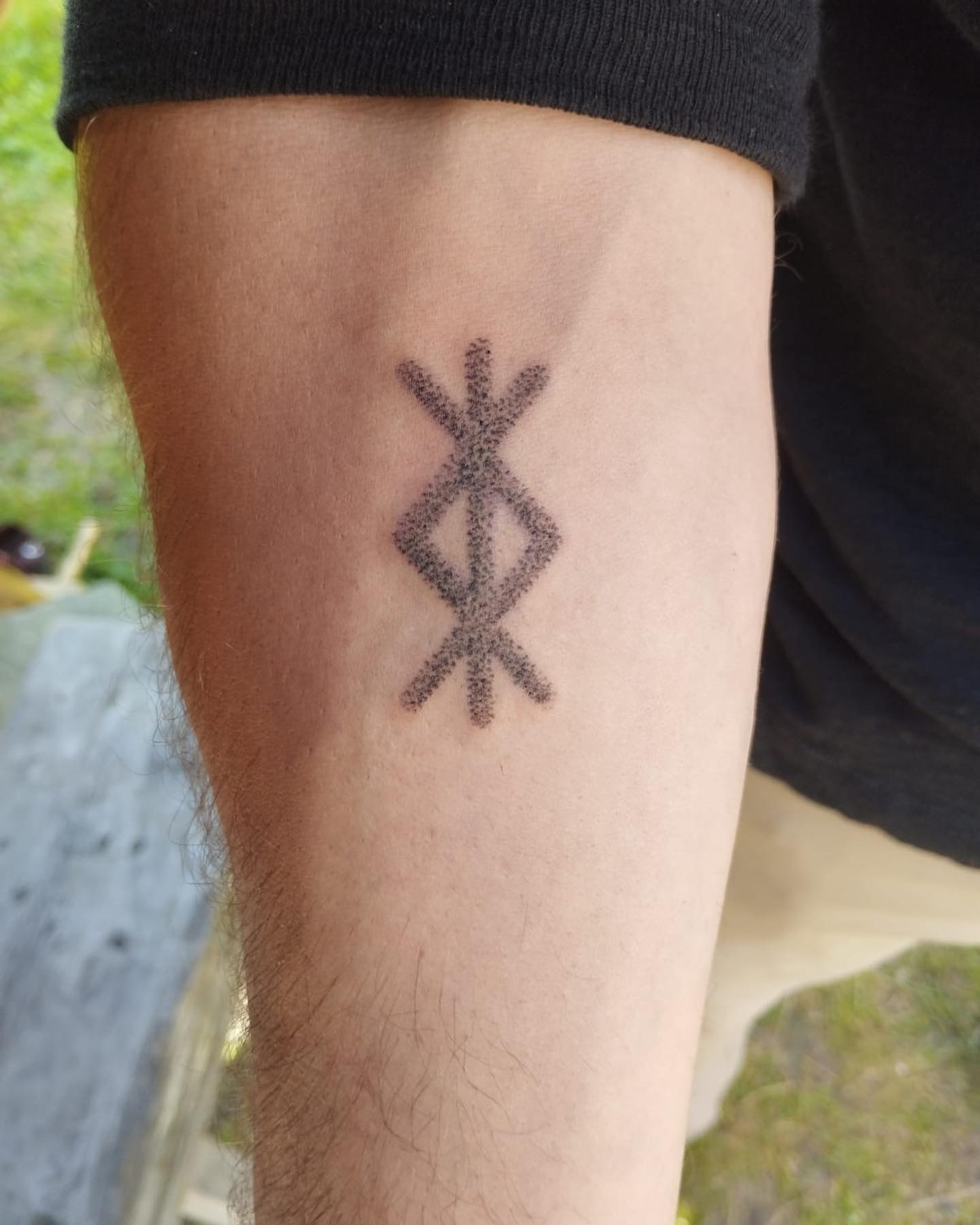 Viking Tattoos #luli_tattoo #handpoke #handpoked #handpoketattoo #handpokedtattoos #handpokeartist #vikingtattoos #vikingtattoo #runetattoo #runetattoos #norsesimbols #norsetattoo #gudvangenfjord