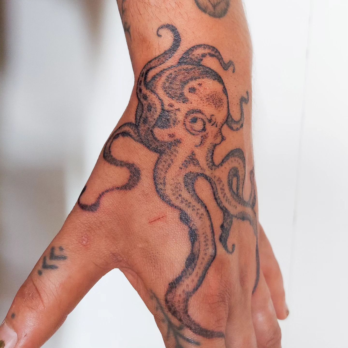 Hand Tattoo Ideas For Men, finger tattoos